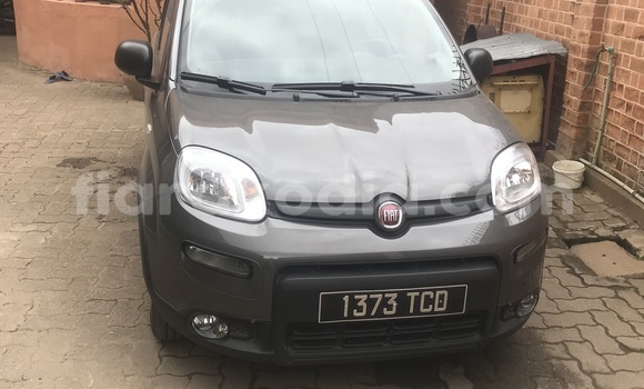 Acheter Occasion Voiture Fiat Panda Gris à Antananarivo, Analamanga Acheter Occasion Voiture Fiat Panda Gris à Antananarivo, Analamanga