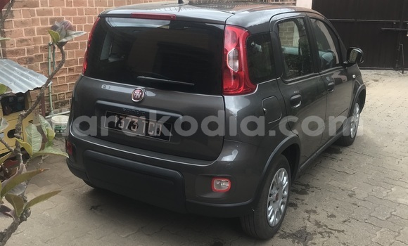 Acheter Occasion Voiture Fiat Panda Gris à Antananarivo, Analamanga Acheter Occasion Voiture Fiat Panda Gris à Antananarivo, Analamanga