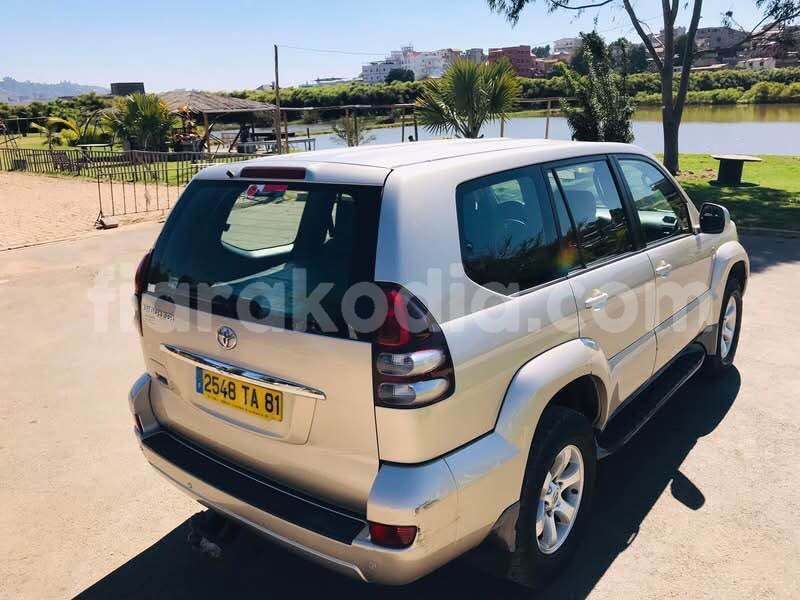 Big with watermark toyota prado analamanga antananarivo 9362