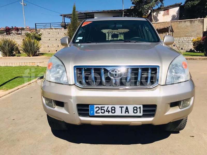 Big with watermark toyota prado analamanga antananarivo 9362
