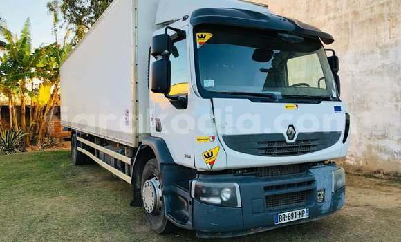 Acheter Occasion Utilitaire Renault 370 dci Blanc à Antananarivo, Analamanga Acheter Occasion Utilitaire Renault 370 dci Blanc à Antananarivo, Analamanga