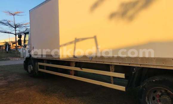 Acheter Occasion Utilitaire Renault 370 dci Blanc à Antananarivo, Analamanga Acheter Occasion Utilitaire Renault 370 dci Blanc à Antananarivo, Analamanga