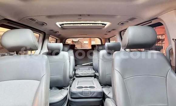 Acheter Occasion Voiture Hyundai Grand Starex Gris à Antananarivo, Analamanga Acheter Occasion Voiture Hyundai Grand Starex Gris à Antananarivo, Analamanga