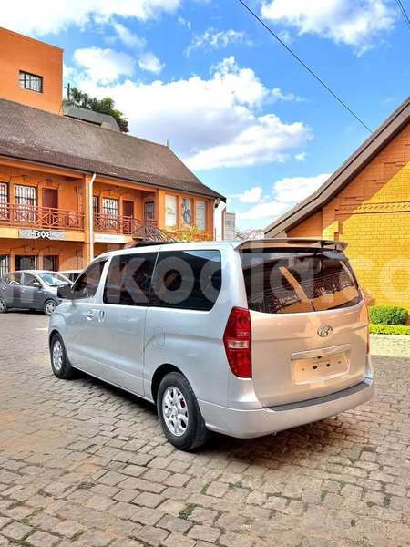 Big with watermark hyundai grand starex analamanga antananarivo 9364