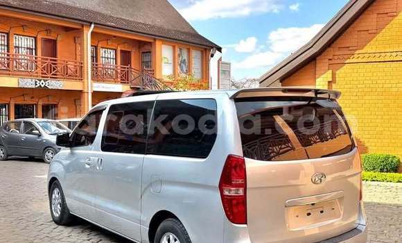 Acheter Occasion Voiture Hyundai Grand Starex Gris à Antananarivo, Analamanga Acheter Occasion Voiture Hyundai Grand Starex Gris à Antananarivo, Analamanga