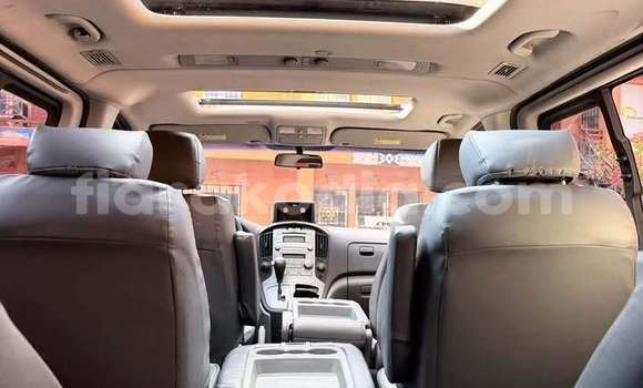 Acheter Occasion Voiture Hyundai Grand Starex Gris à Antananarivo, Analamanga Acheter Occasion Voiture Hyundai Grand Starex Gris à Antananarivo, Analamanga