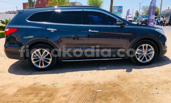 Acheter Occasion Voiture Hyundai Santa Fe Noir à Antananarivo, Analamanga Acheter Occasion Voiture Hyundai Santa Fe Noir à Antananarivo, Analamanga