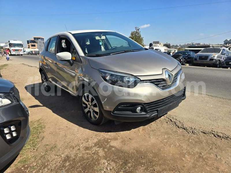 Big with watermark renault captur analamanga antananarivo 9376