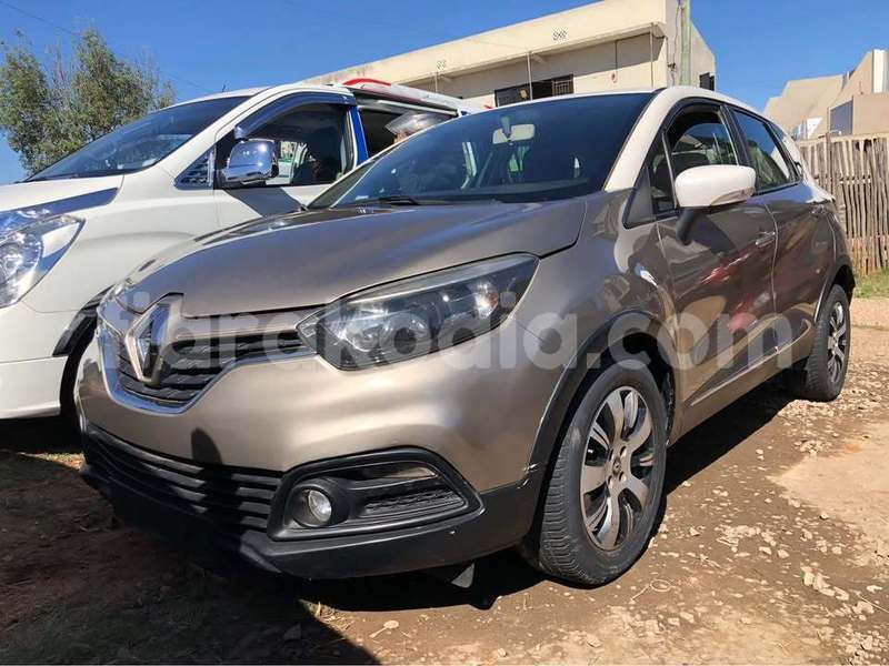 Big with watermark renault captur analamanga antananarivo 9376