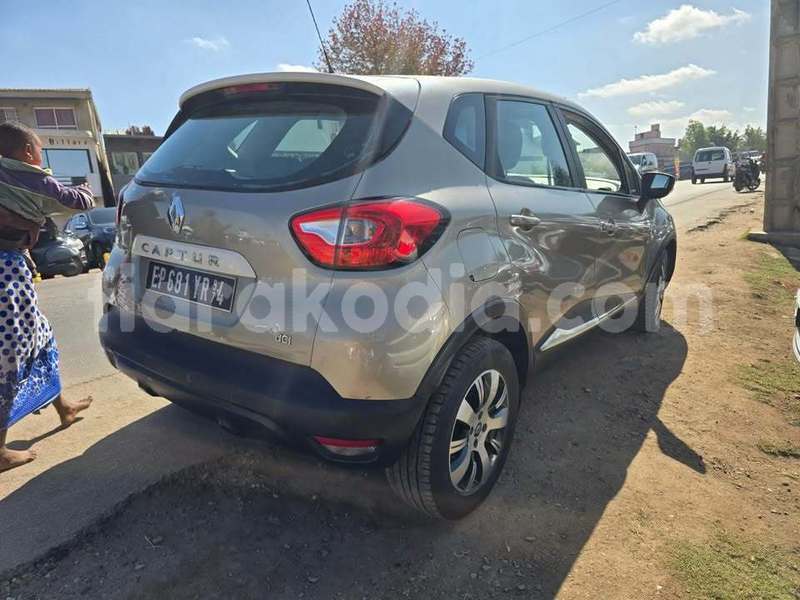 Big with watermark renault captur analamanga antananarivo 9376