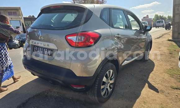 Acheter Occasion Voiture Renault Captur Gris à Antananarivo, Analamanga Acheter Occasion Voiture Renault Captur Gris à Antananarivo, Analamanga