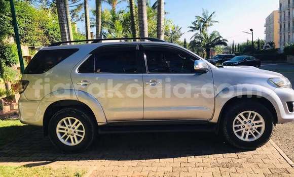 Acheter Occasion Voiture Toyota Fortuner Gris à Antananarivo, Analamanga Acheter Occasion Voiture Toyota Fortuner Gris à Antananarivo, Analamanga
