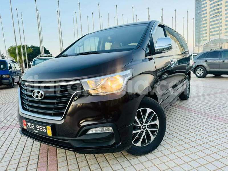 Big with watermark hyundai grand starex analamanga antananarivo 9381
