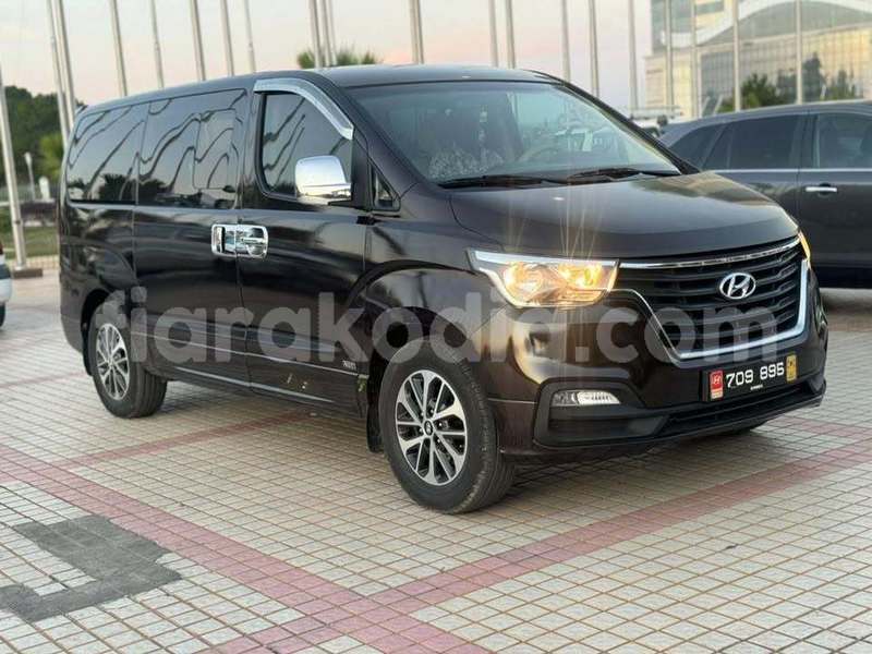 Big with watermark hyundai grand starex analamanga antananarivo 9381