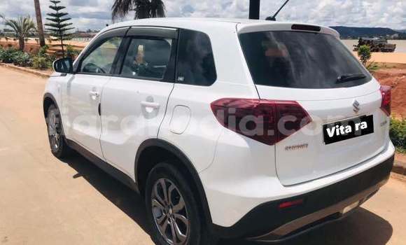 Acheter Occasion Voiture Suzuki Vitara Blanc à Antananarivo, Analamanga Acheter Occasion Voiture Suzuki Vitara Blanc à Antananarivo, Analamanga