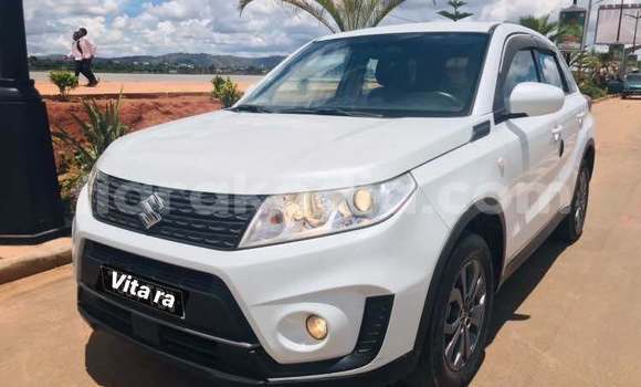 Acheter Occasion Voiture Suzuki Vitara Blanc à Antananarivo, Analamanga Acheter Occasion Voiture Suzuki Vitara Blanc à Antananarivo, Analamanga