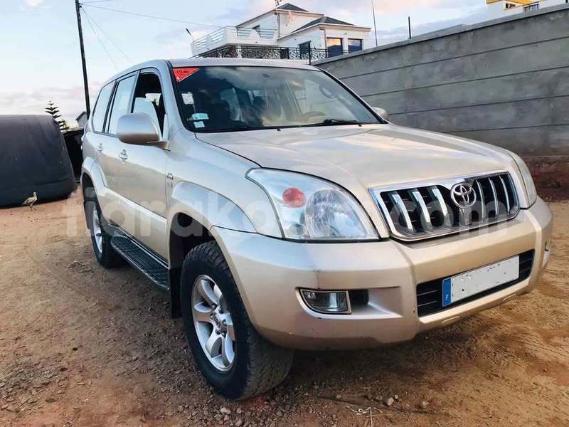 Big with watermark toyota prado analamanga antananarivo 9383