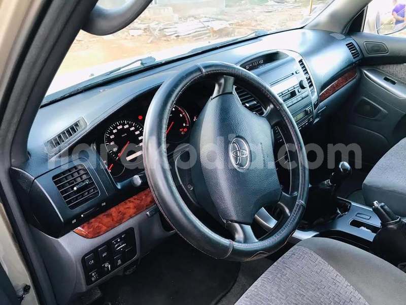 Big with watermark toyota prado analamanga antananarivo 9383