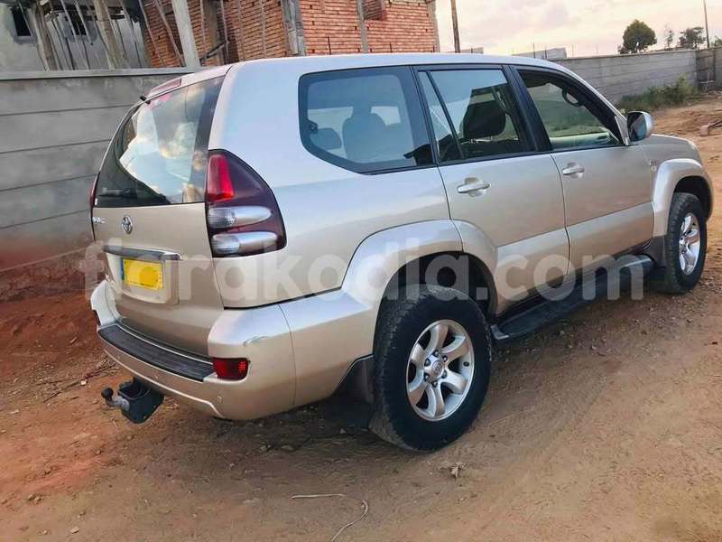Big with watermark toyota prado analamanga antananarivo 9383