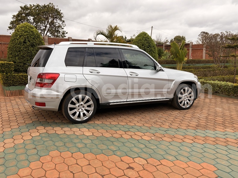 Big with watermark mercedes viano analamanga antananarivo 9402