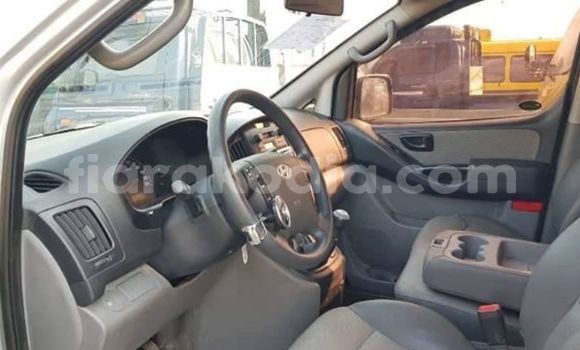 Buy Used Hyundai Grand Starex Silver Car in Andevoranto in Toamasina Buy Used Hyundai Grand Starex Silver Car in Andevoranto in Toamasina