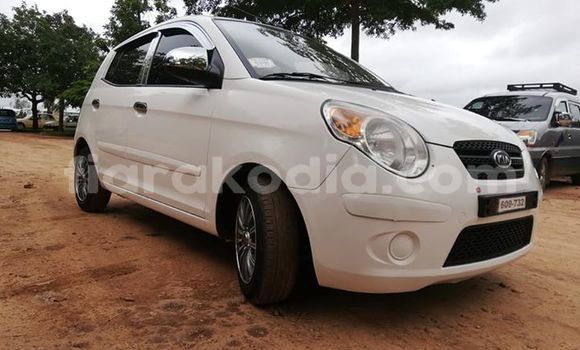 Buy Used Kia Morning White Car in Andevoranto in Toamasina Buy Used Kia Morning White Car in Andevoranto in Toamasina