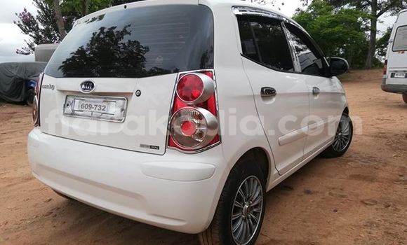 Buy Used Kia Morning White Car in Andevoranto in Toamasina Buy Used Kia Morning White Car in Andevoranto in Toamasina