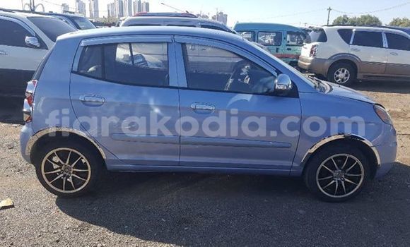 Buy Used Kia Morning Blue Car in Andevoranto in Toamasina Buy Used Kia Morning Blue Car in Andevoranto in Toamasina