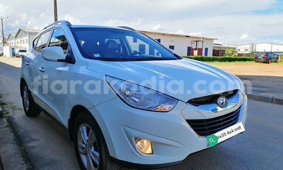 Acheter Occasion Voiture Hyundai ix35 Blanc à Antananarivo, Analamanga Acheter Occasion Voiture Hyundai ix35 Blanc à Antananarivo, Analamanga