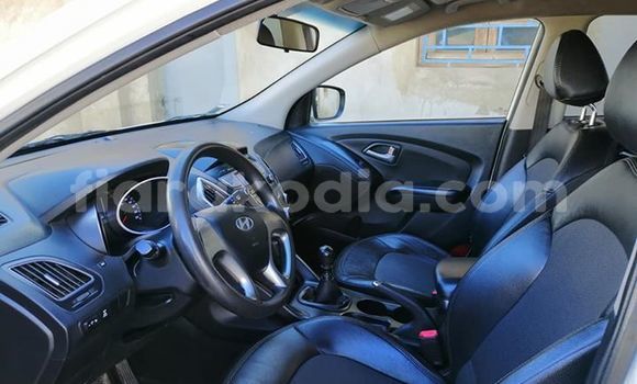 Acheter Occasion Voiture Hyundai ix35 Blanc à Antananarivo, Analamanga Acheter Occasion Voiture Hyundai ix35 Blanc à Antananarivo, Analamanga