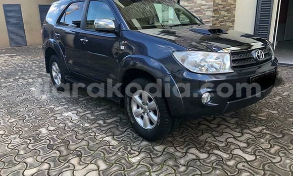 Acheter Occasion Voiture Toyota Fortuner Bleu à Antananarivo, Analamanga Acheter Occasion Voiture Toyota Fortuner Bleu à Antananarivo, Analamanga