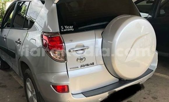 Acheter Occasion Voiture Toyota RAV4 Gris à Antananarivo, Analamanga Acheter Occasion Voiture Toyota RAV4 Gris à Antananarivo, Analamanga