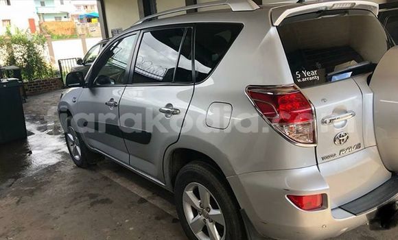 Acheter Occasion Voiture Toyota RAV4 Gris à Antananarivo, Analamanga Acheter Occasion Voiture Toyota RAV4 Gris à Antananarivo, Analamanga