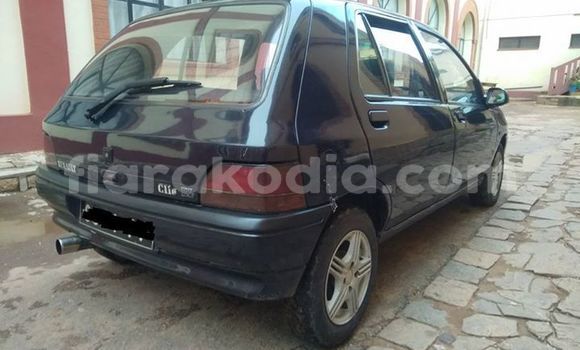 Acheter Occasion Voiture Renault Clio Noir à Antananarivo, Analamanga Acheter Occasion Voiture Renault Clio Noir à Antananarivo, Analamanga