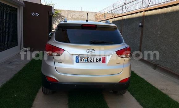 Acheter Occasion Voiture Hyundai ix35 Gris à Antananarivo, Analamanga Acheter Occasion Voiture Hyundai ix35 Gris à Antananarivo, Analamanga