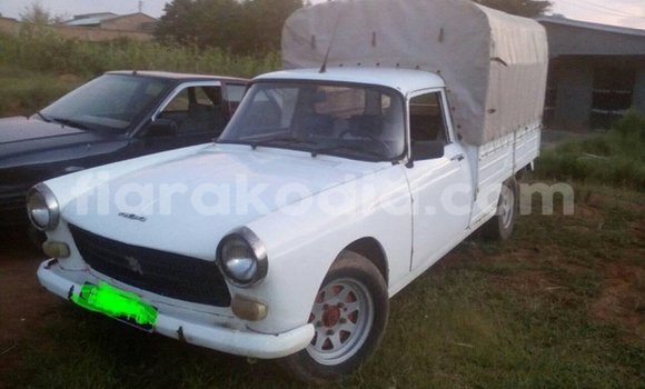 Buy Used Peugeot 404 White Car in Antananarivo in Analamanga Buy Used Peugeot 404 White Car in Antananarivo in Analamanga