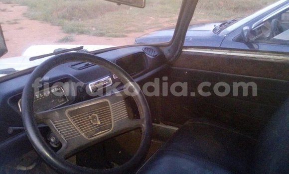 Buy Used Peugeot 404 White Car in Antananarivo in Analamanga Buy Used Peugeot 404 White Car in Antananarivo in Analamanga