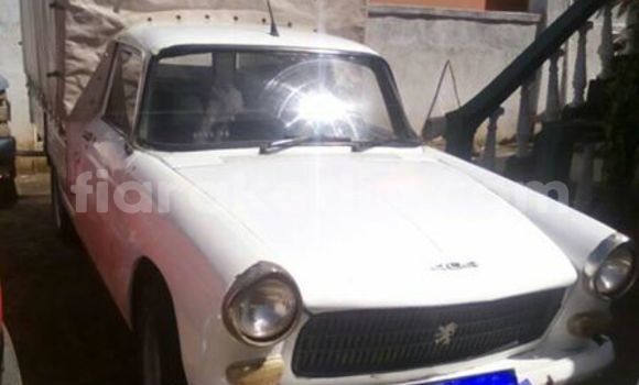 Buy Used Peugeot 404 White Car in Antananarivo in Analamanga Buy Used Peugeot 404 White Car in Antananarivo in Analamanga
