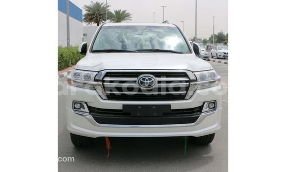Hividy Toyota Land Cruiser fotsy Car in Import - Dubai in Diana Hividy Toyota Land Cruiser fotsy Car in Import - Dubai in Diana