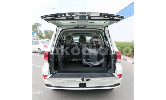 Hividy Toyota Land Cruiser fotsy Car in Import - Dubai in Diana Hividy Toyota Land Cruiser fotsy Car in Import - Dubai in Diana