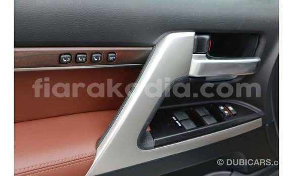 Hividy Toyota Land Cruiser fotsy Car in Import - Dubai in Diana Hividy Toyota Land Cruiser fotsy Car in Import - Dubai in Diana