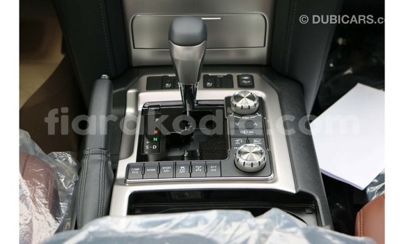 Hividy Toyota Land Cruiser fotsy Car in Import - Dubai in Diana Hividy Toyota Land Cruiser fotsy Car in Import - Dubai in Diana