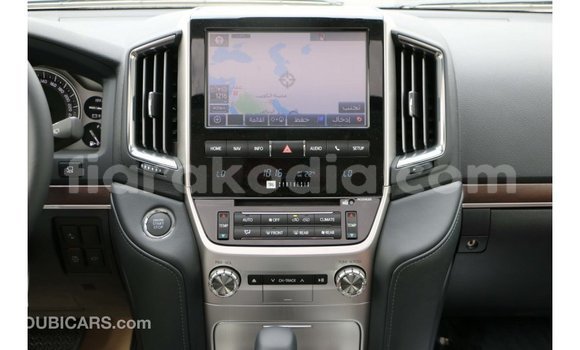 Hividy Toyota Land Cruiser fotsy Car in Import - Dubai in Diana Hividy Toyota Land Cruiser fotsy Car in Import - Dubai in Diana
