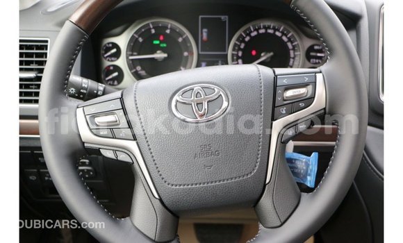 Hividy Toyota Land Cruiser fotsy Car in Import - Dubai in Diana Hividy Toyota Land Cruiser fotsy Car in Import - Dubai in Diana