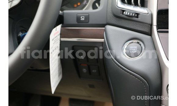 Hividy Toyota Land Cruiser fotsy Car in Import - Dubai in Diana Hividy Toyota Land Cruiser fotsy Car in Import - Dubai in Diana