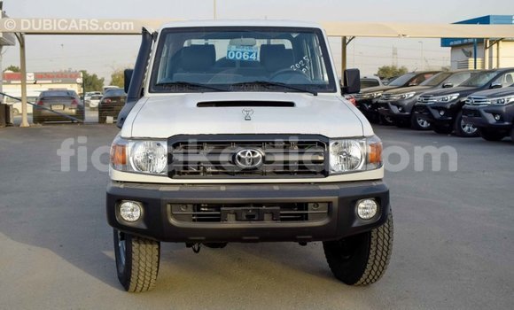 Acheter Import Voiture Toyota Land Cruiser Blanc à Import - Dubai, Diana Acheter Import Voiture Toyota Land Cruiser Blanc à Import - Dubai, Diana