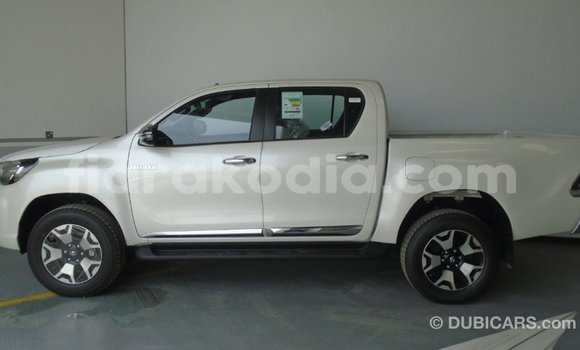 Acheter Import Voiture Toyota Hilux Blanc à Import - Dubai, Diana Acheter Import Voiture Toyota Hilux Blanc à Import - Dubai, Diana