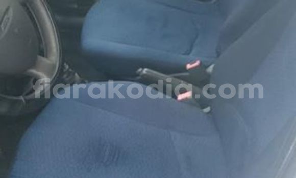 Hividy Fiat Punto fotsy Car in Antananarivo in Analamanga Hividy Fiat Punto fotsy Car in Antananarivo in Analamanga