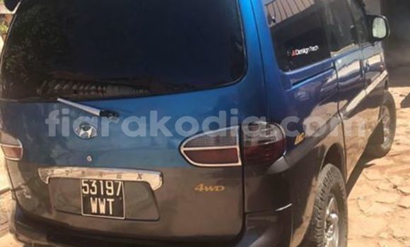 Hividy Hyundai Starex Blue Car in Antananarivo in Analamanga Hividy Hyundai Starex Blue Car in Antananarivo in Analamanga