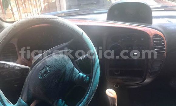 Hividy Hyundai Starex Blue Car in Antananarivo in Analamanga Hividy Hyundai Starex Blue Car in Antananarivo in Analamanga